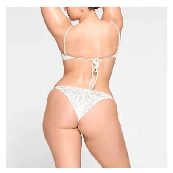 SKIM BY KIM KARDASHIAN, SKIM CROCHET SWIM MICRO SCOOP BIKINI TOP, COLOR MARBLE, - Picture 4 of 6